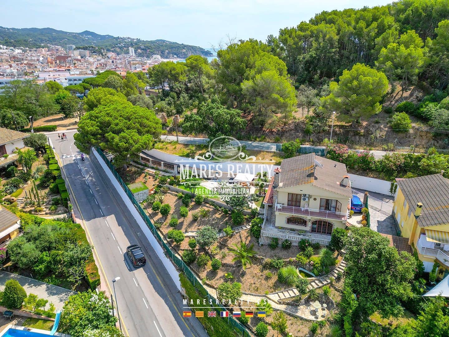 5 bedroom Villa for sale in Lloret de Mar with pool garage - € 650,000 (Ref: 8438339)