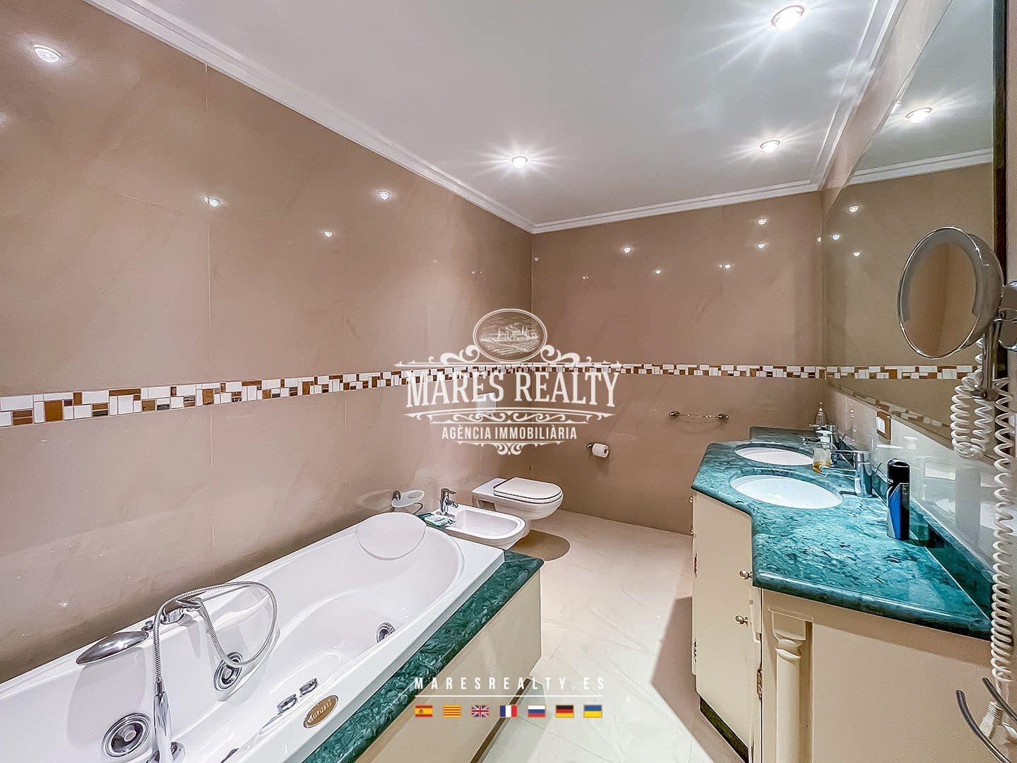 6 soverom Villa til salgs i Lloret de Mar med svømmebasseng garasje - € 2 971 300 (Ref: 8468497)