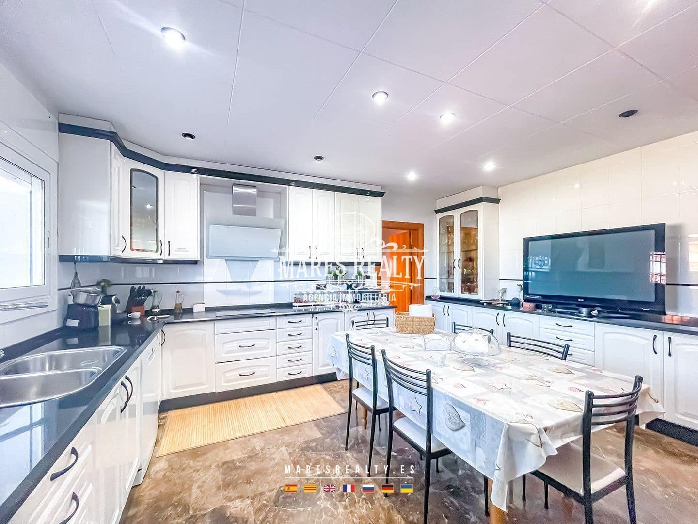 6 soveværelse Villa til salg i Argentona med swimmingpool garage - € 570.000 (Ref: 8533655)