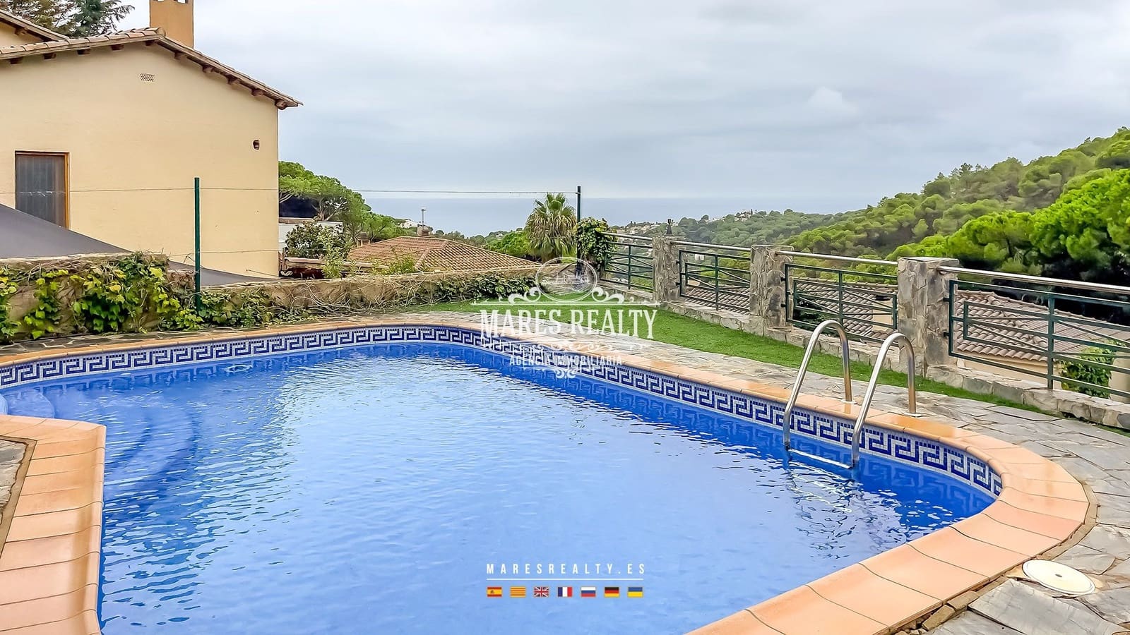 3 bedroom Villa for sale in Lloret de Mar with pool garage - € 475,000 (Ref: 8539523)