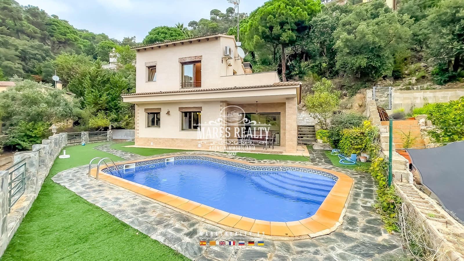 3 bedroom Villa for sale in Lloret de Mar with pool garage - € 475,000 (Ref: 8539523)