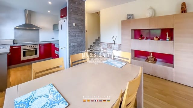 3 makuuhuone Huvila myytävänä paikassa Lloret de Mar mukana uima-altaan 
autotalli - 475 000 € (Ref: 8539523)