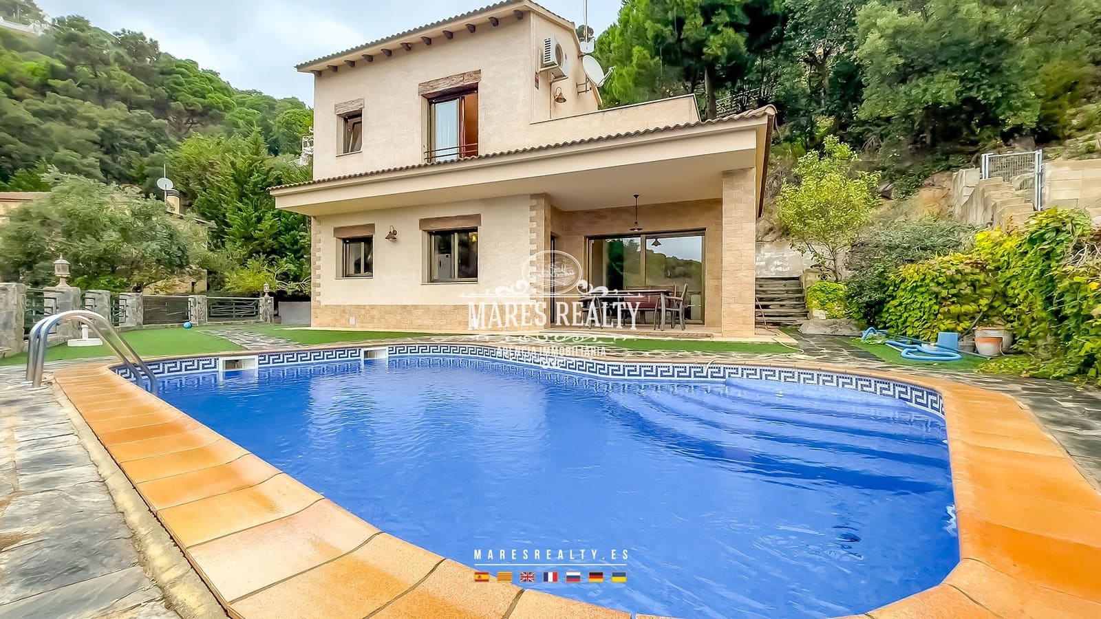 3 bedroom Villa for sale in Lloret de Mar with pool garage - € 475,000 (Ref: 8539523)