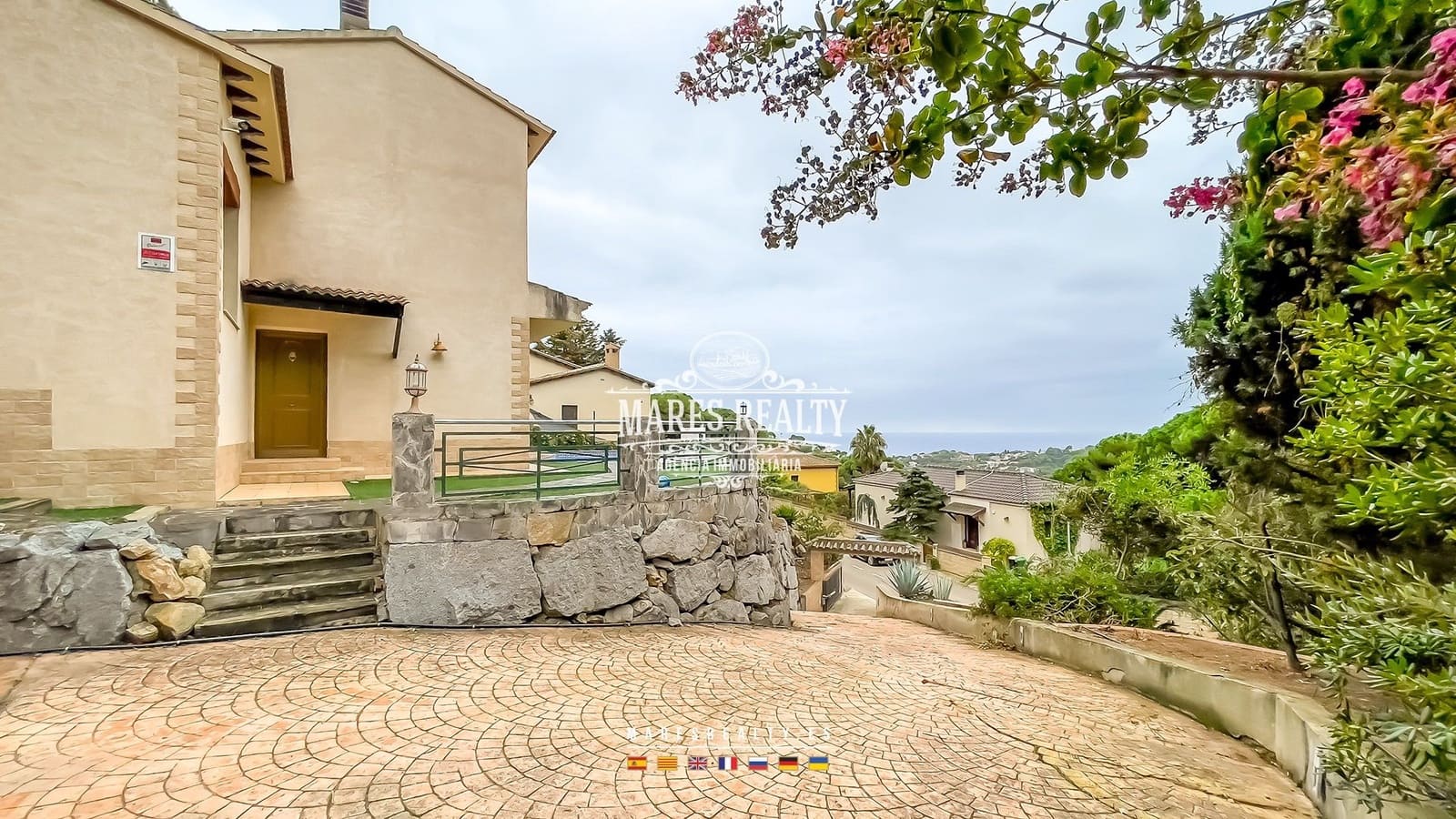 3 bedroom Villa for sale in Lloret de Mar with pool garage - € 475,000 (Ref: 8539523)