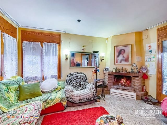 4 bedroom Villa for sale in Dosrius - € 365,000 (Ref: 8588127)