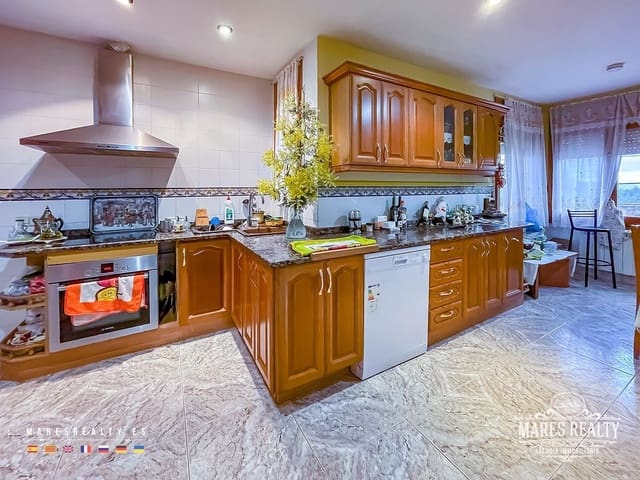 4 bedroom Villa for sale in Dosrius - € 365,000 (Ref: 8588127)