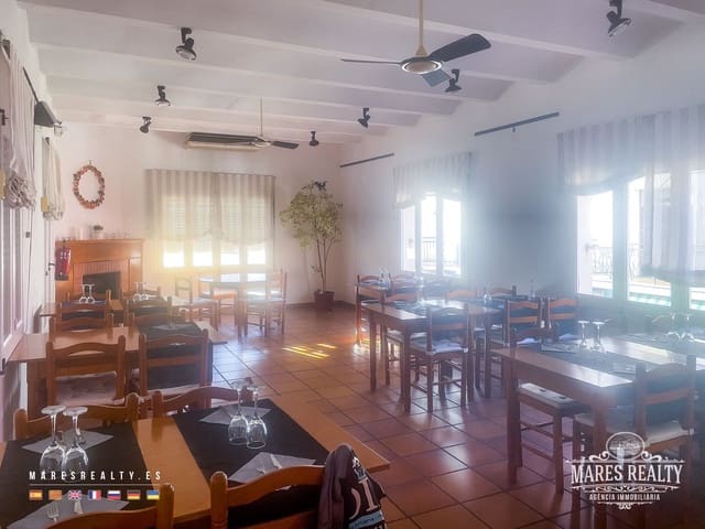 Gewerbe zu verkaufen in Malgrat de Mar mit Pool - 550.000 € (Ref: 8597083)