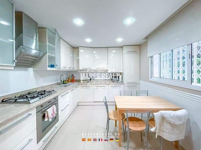 4 soverom Kjedet enebolig til salgs i Platja d'Aro, Castell-Platja d'Aro med garasje - € 550 000 (Ref: 8599211)