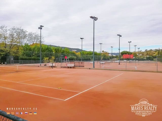 Commercieel te koop in Mataró met garage - € 850.000 (Ref: 8599223)