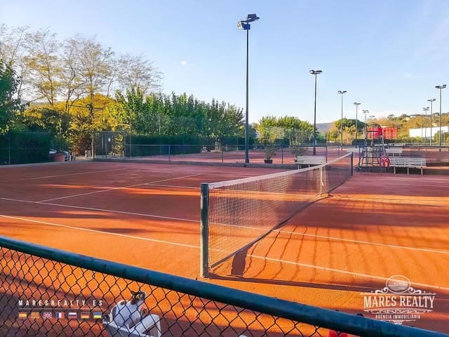 Commercieel te koop in Mataró met garage - € 850.000 (Ref: 8599223)