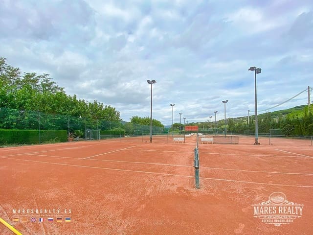 Commercieel te koop in Mataró met garage - € 850.000 (Ref: 8599223)