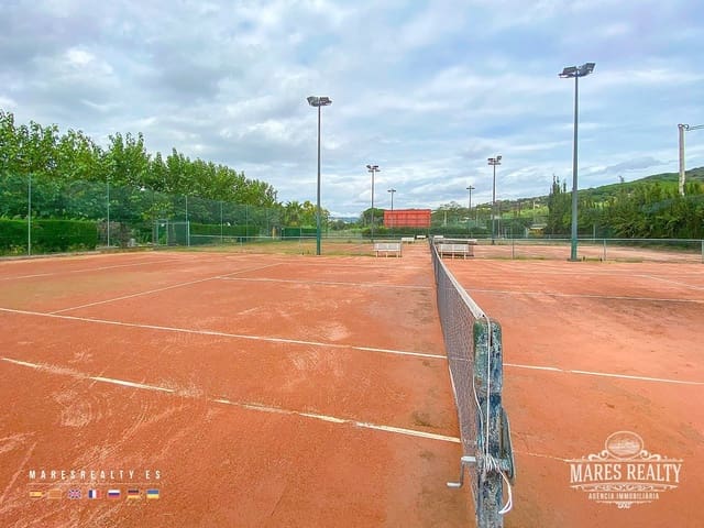 Commercieel te koop in Mataró met garage - € 850.000 (Ref: 8599223)