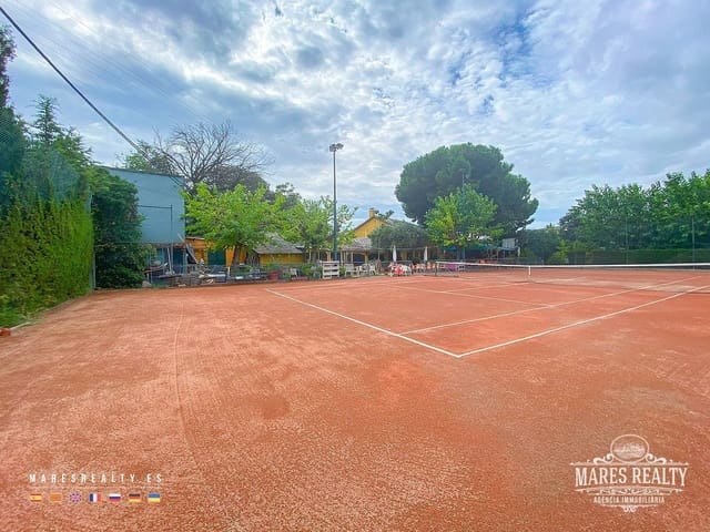 Commercieel te koop in Mataró met garage - € 850.000 (Ref: 8599223)