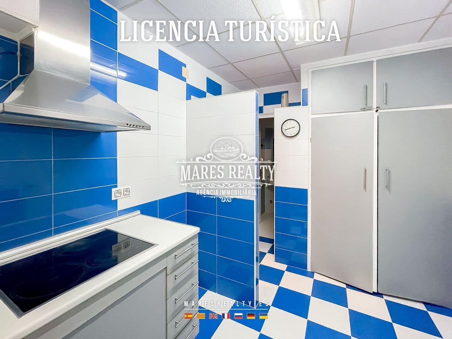 5 bedroom Villa for sale in Santa Susanna with pool garage - € 390,000 (Ref: 8638253)