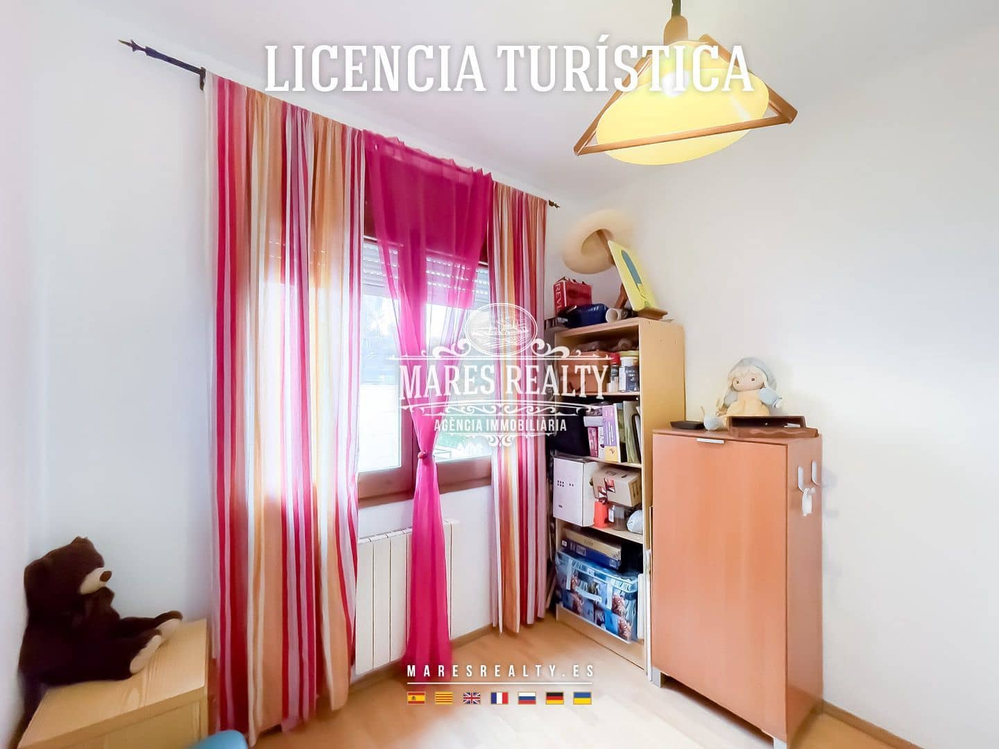 5 bedroom Villa for sale in Santa Susanna with pool garage - € 390,000 (Ref: 8638253)
