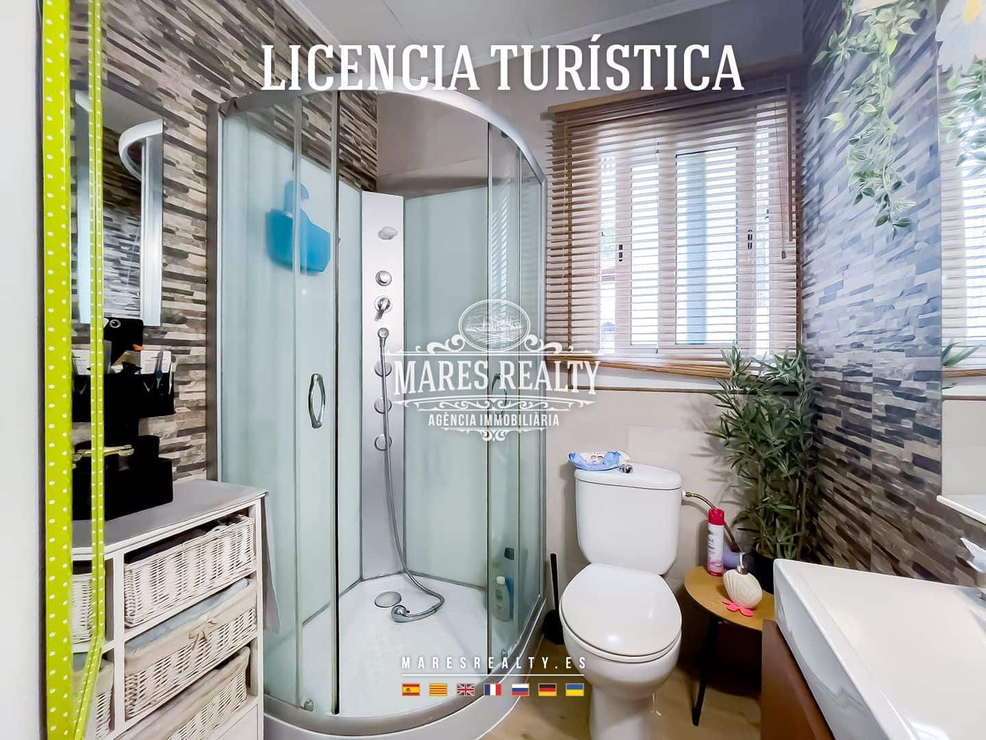 5 bedroom Villa for sale in Santa Susanna with pool garage - € 390,000 (Ref: 8638253)