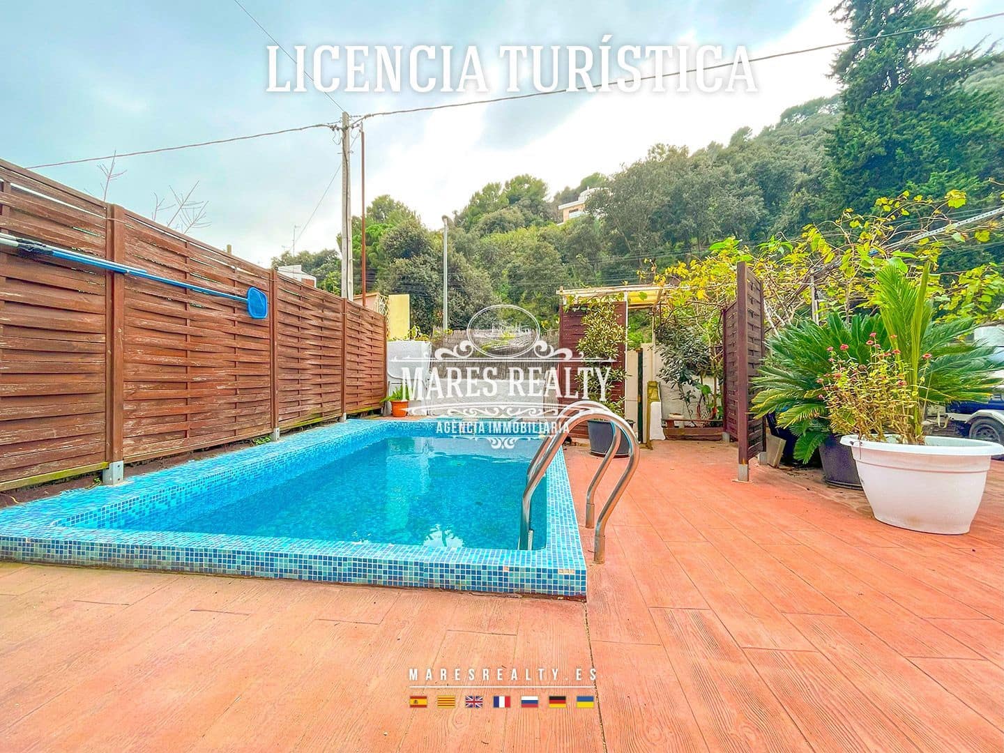 5 bedroom Villa for sale in Santa Susanna with pool garage - € 390,000 (Ref: 8638253)
