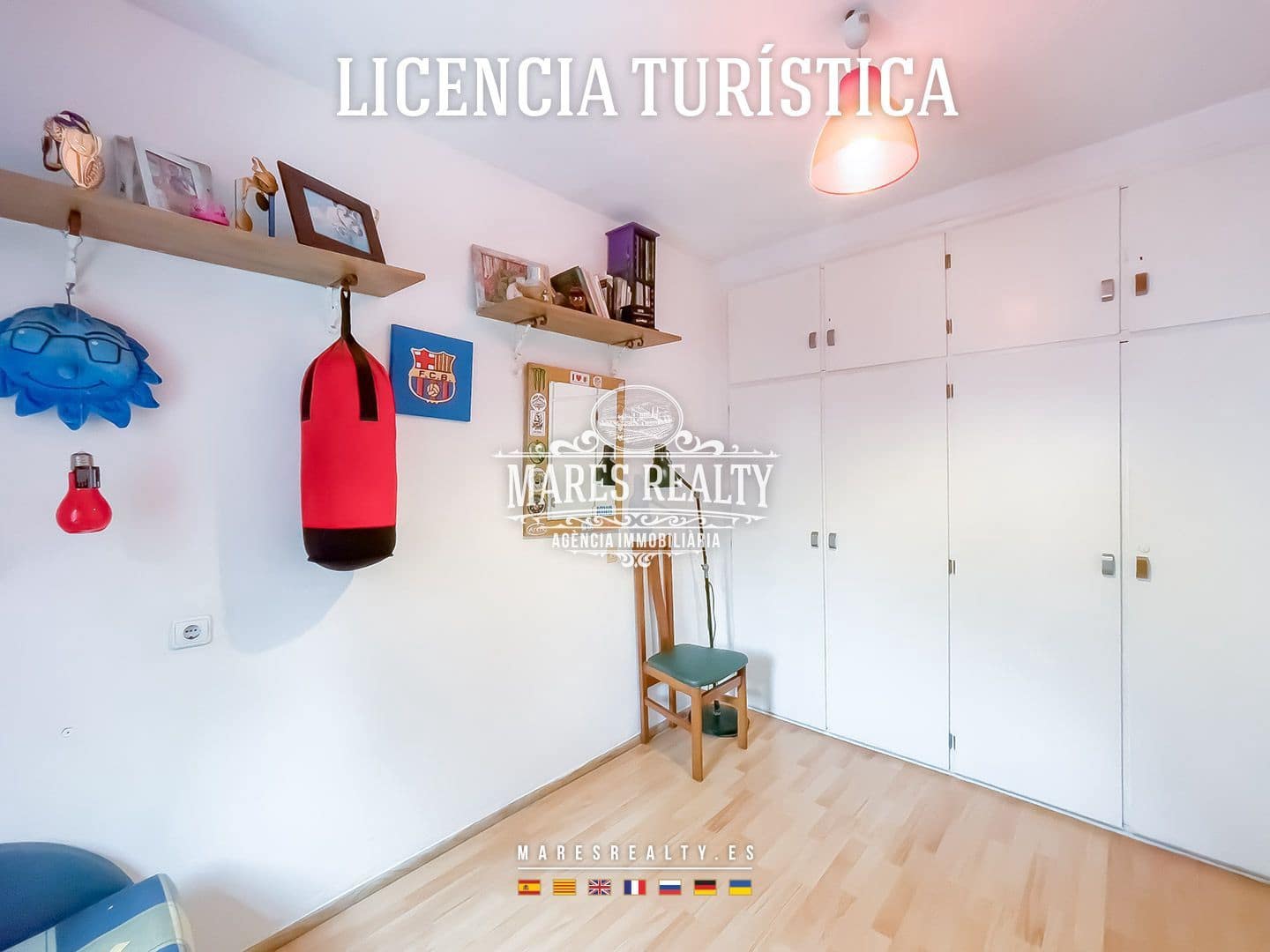 5 bedroom Villa for sale in Santa Susanna with pool garage - € 390,000 (Ref: 8638253)