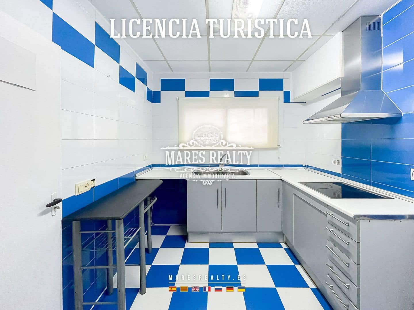 5 bedroom Villa for sale in Santa Susanna with pool garage - € 390,000 (Ref: 8638253)