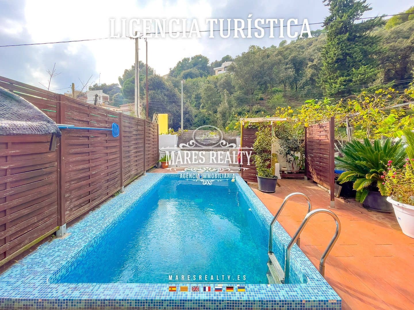 5 bedroom Villa for sale in Santa Susanna with pool garage - € 390,000 (Ref: 8638253)