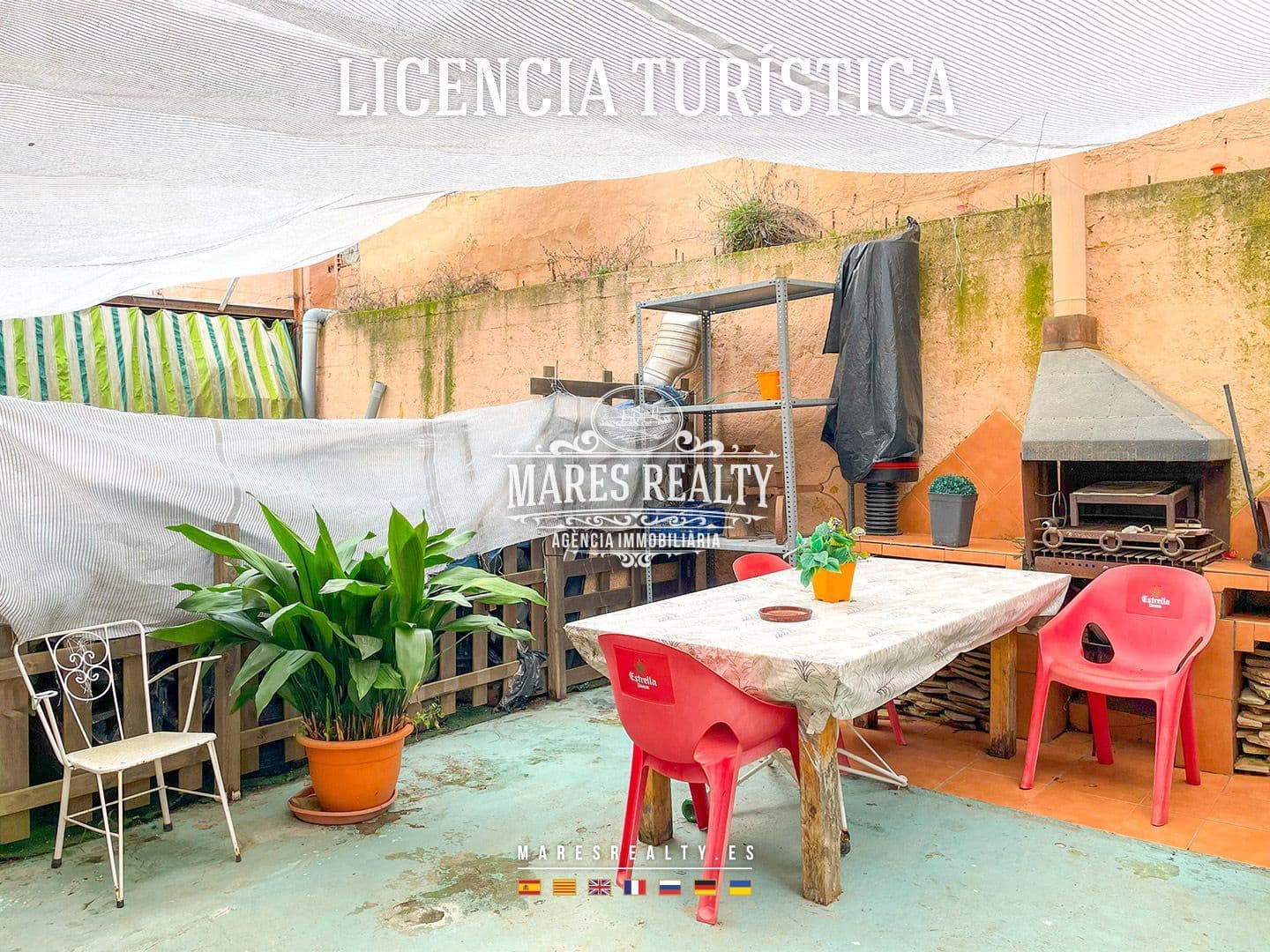 5 bedroom Villa for sale in Santa Susanna with pool garage - € 390,000 (Ref: 8638253)