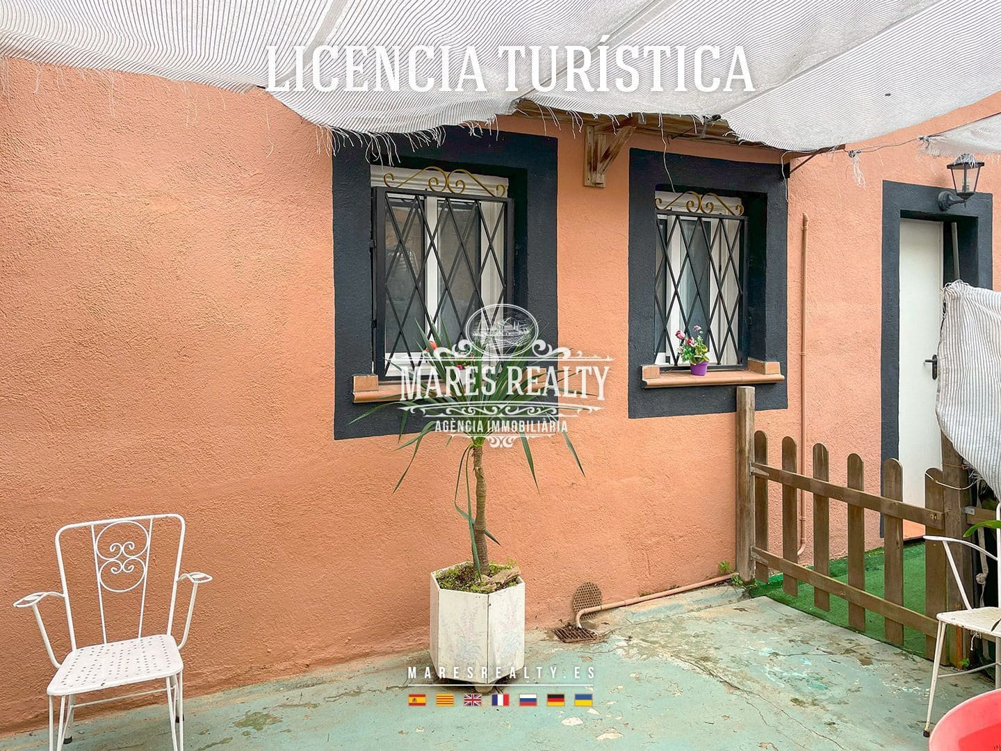 5 bedroom Villa for sale in Santa Susanna with pool garage - € 390,000 (Ref: 8638253)