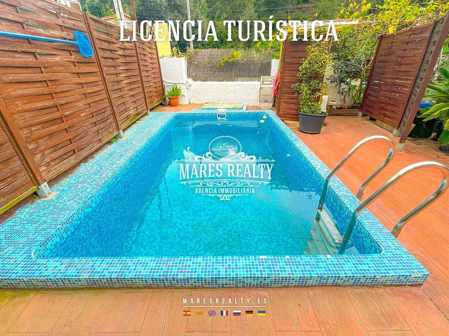5 bedroom Villa for sale in Santa Susanna with pool garage - € 390,000 (Ref: 8638253)