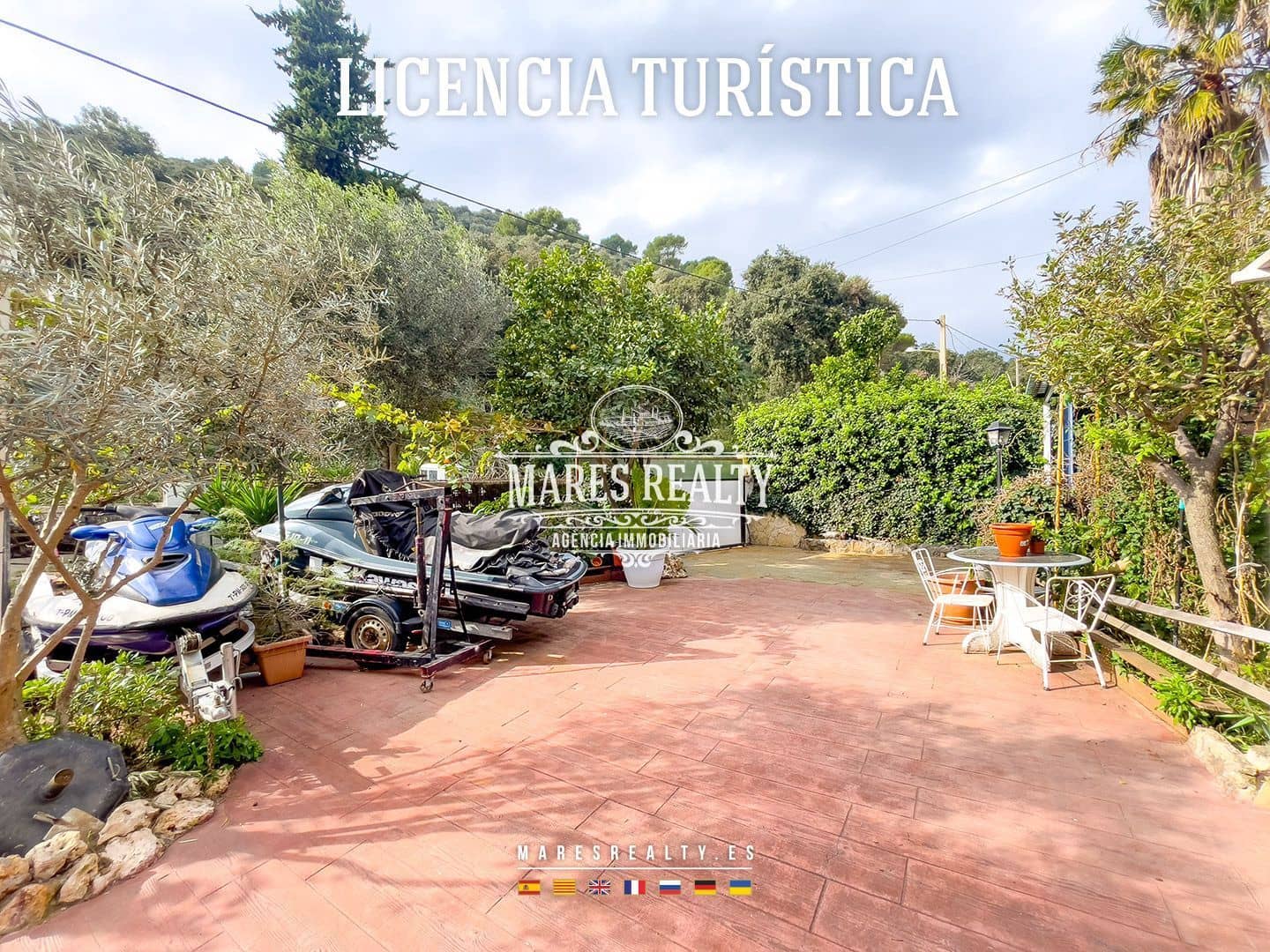 5 bedroom Villa for sale in Santa Susanna with pool garage - € 390,000 (Ref: 8638253)