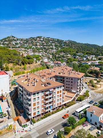 4 bedroom Penthouse for sale in Lloret de Mar with pool garage - € 317,000 (Ref: 8701804)