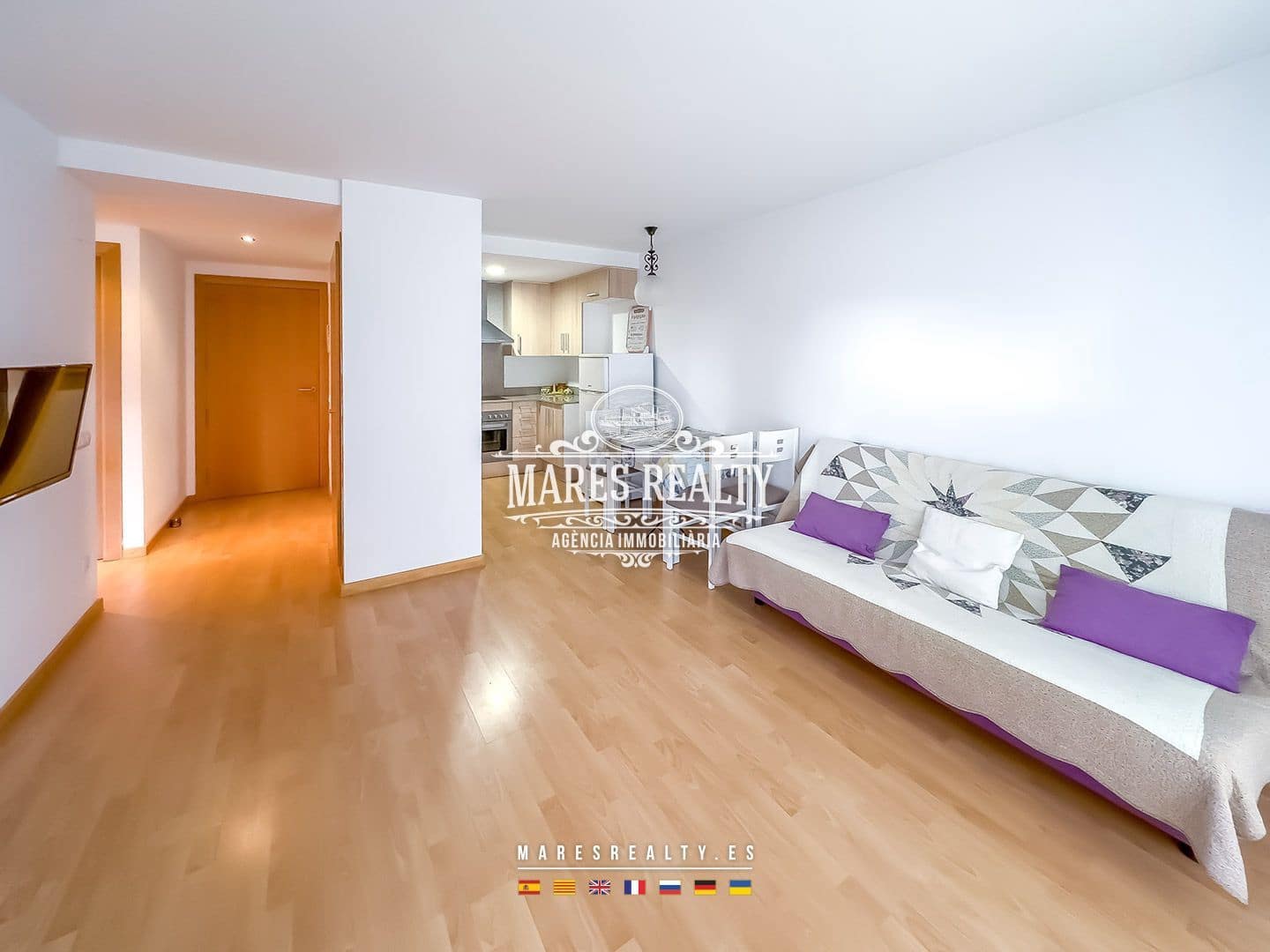1 bedroom Flat for sale in Roses with pool garage - € 150,000 (Ref: 8715318)
