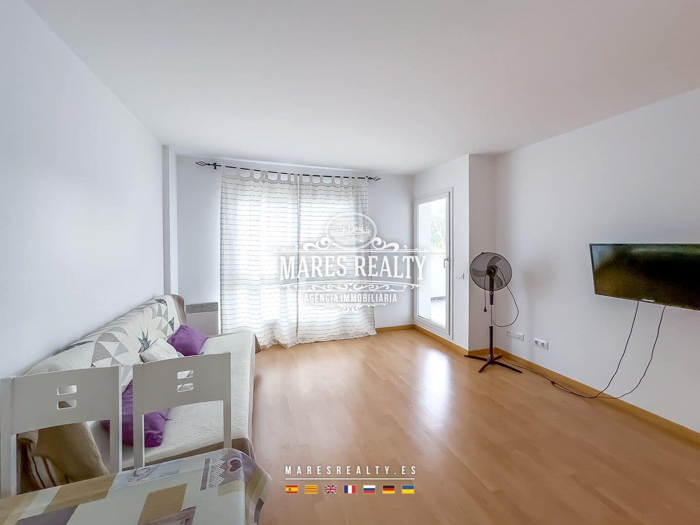 1 bedroom Flat for sale in Roses with pool garage - € 150,000 (Ref: 8715318)
