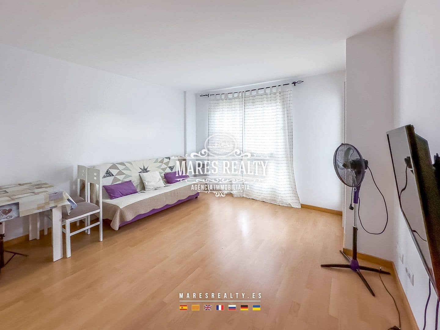 1 bedroom Flat for sale in Roses with pool garage - € 150,000 (Ref: 8715318)