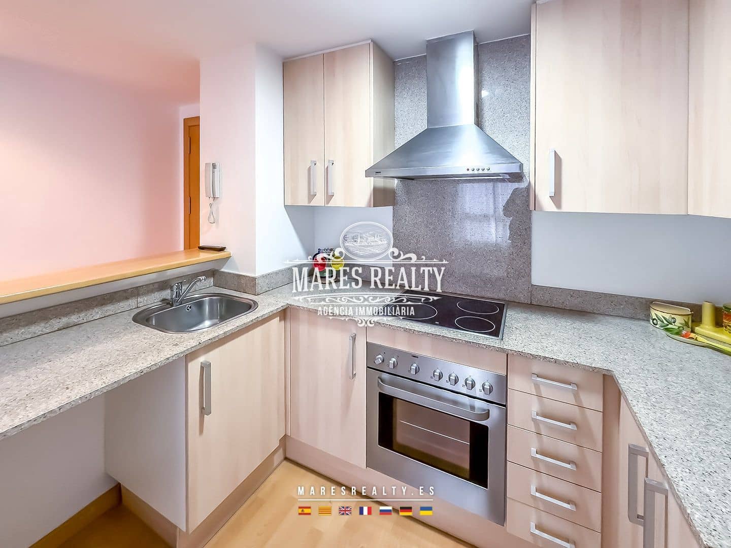 1 bedroom Flat for sale in Roses with pool garage - € 150,000 (Ref: 8715318)