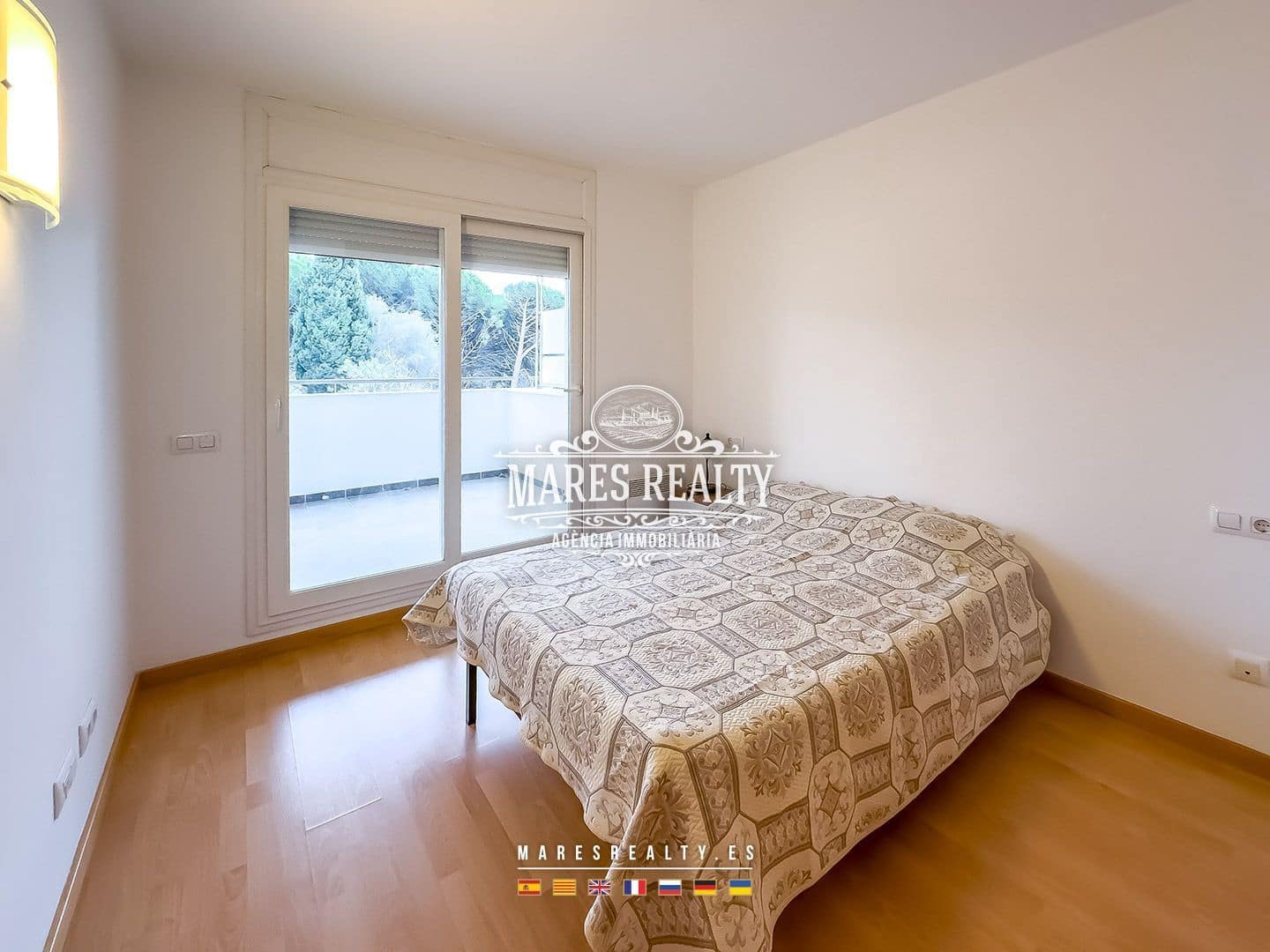 1 bedroom Flat for sale in Roses with pool garage - € 150,000 (Ref: 8715318)