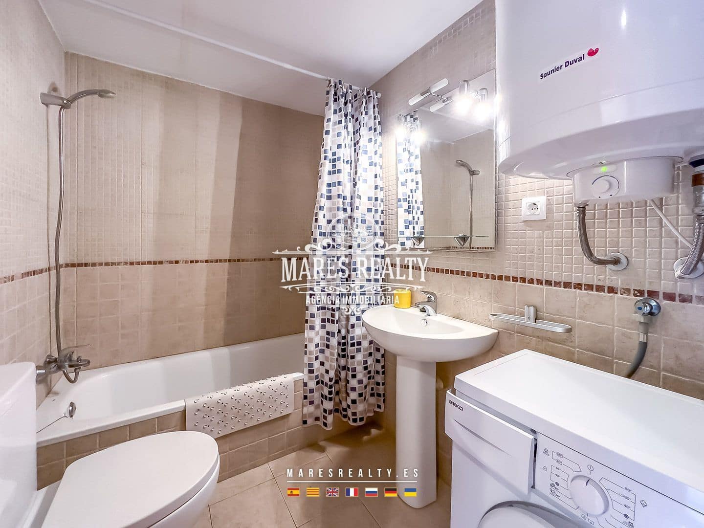 1 bedroom Flat for sale in Roses with pool garage - € 150,000 (Ref: 8715318)