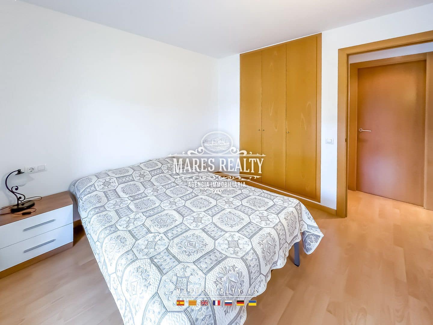 1 bedroom Flat for sale in Roses with pool garage - € 150,000 (Ref: 8715318)