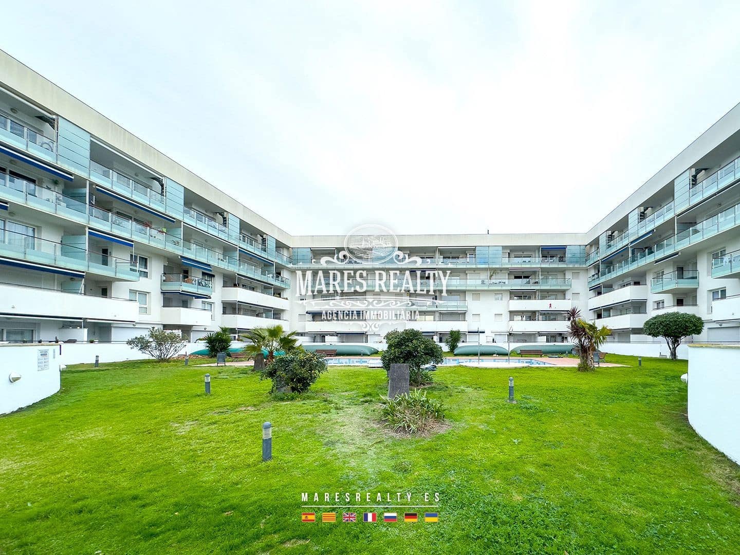 1 bedroom Flat for sale in Roses with pool garage - € 150,000 (Ref: 8715318)