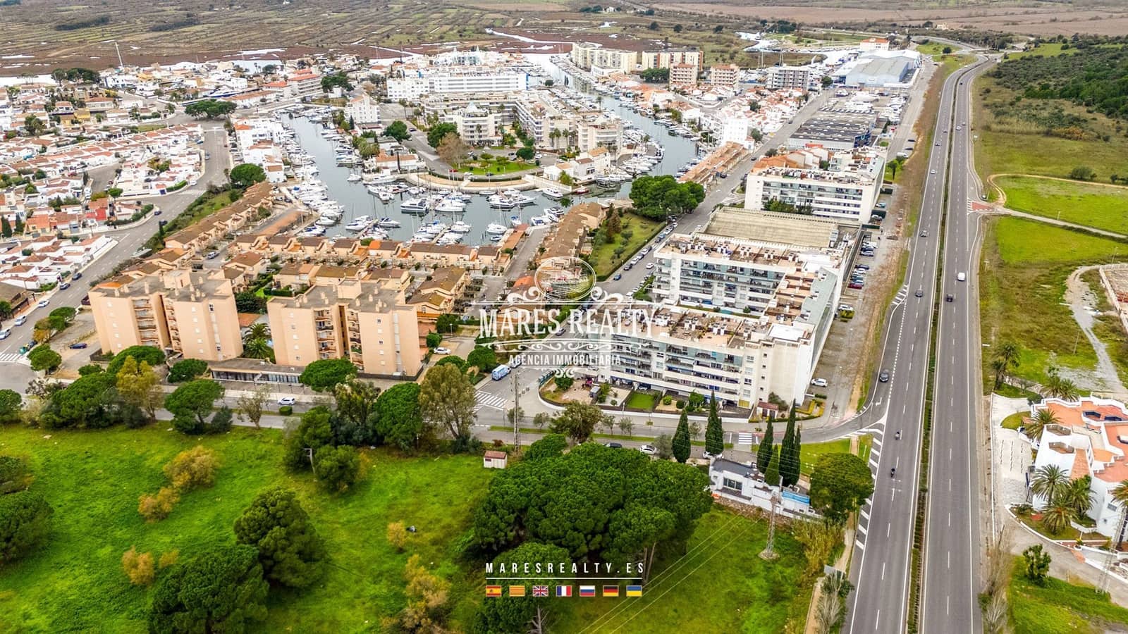 1 bedroom Flat for sale in Roses with pool garage - € 150,000 (Ref: 8715318)