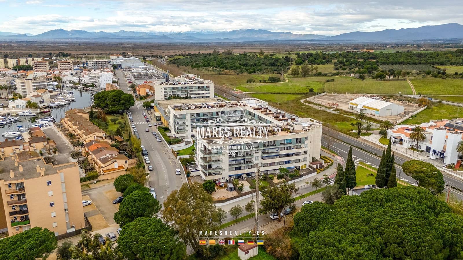 1 bedroom Flat for sale in Roses with pool garage - € 150,000 (Ref: 8715318)