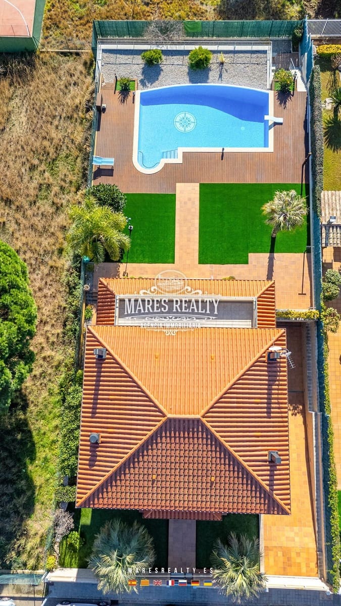 4 soveværelse Villa til salg i Lloret de Mar med swimmingpool garage - € 1.320.000 (Ref: 8715320)
