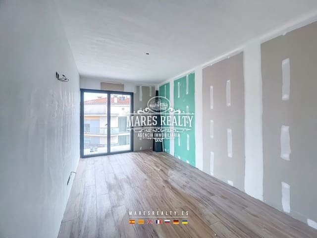 4 slaapkamer Halfvrijstaande villa te koop in Canet de Mar met zwembad garage - € 440.000 (Ref: 8757424)