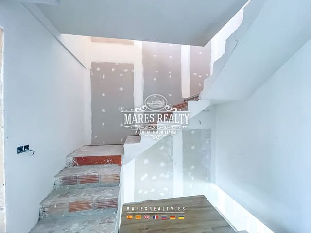 4 slaapkamer Halfvrijstaande villa te koop in Canet de Mar met zwembad garage - € 440.000 (Ref: 8757424)