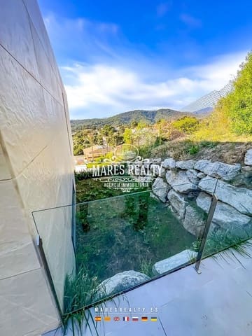 4 bedroom Villa for sale in Santa Susanna with pool garage - € 860,000 (Ref: 8775918)