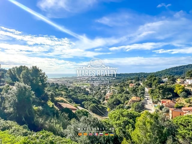 4 bedroom Villa for sale in Santa Susanna with pool garage - € 860,000 (Ref: 8775918)