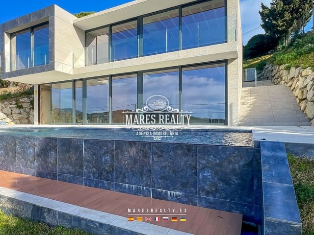 4 bedroom Villa for sale in Santa Susanna with pool garage - € 860,000 (Ref: 8775918)