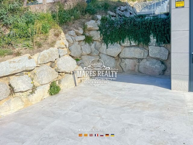 4 bedroom Villa for sale in Santa Susanna with pool garage - € 860,000 (Ref: 8775918)