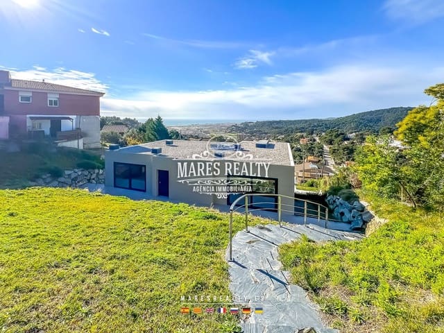 4 bedroom Villa for sale in Santa Susanna with pool garage - € 860,000 (Ref: 8775918)