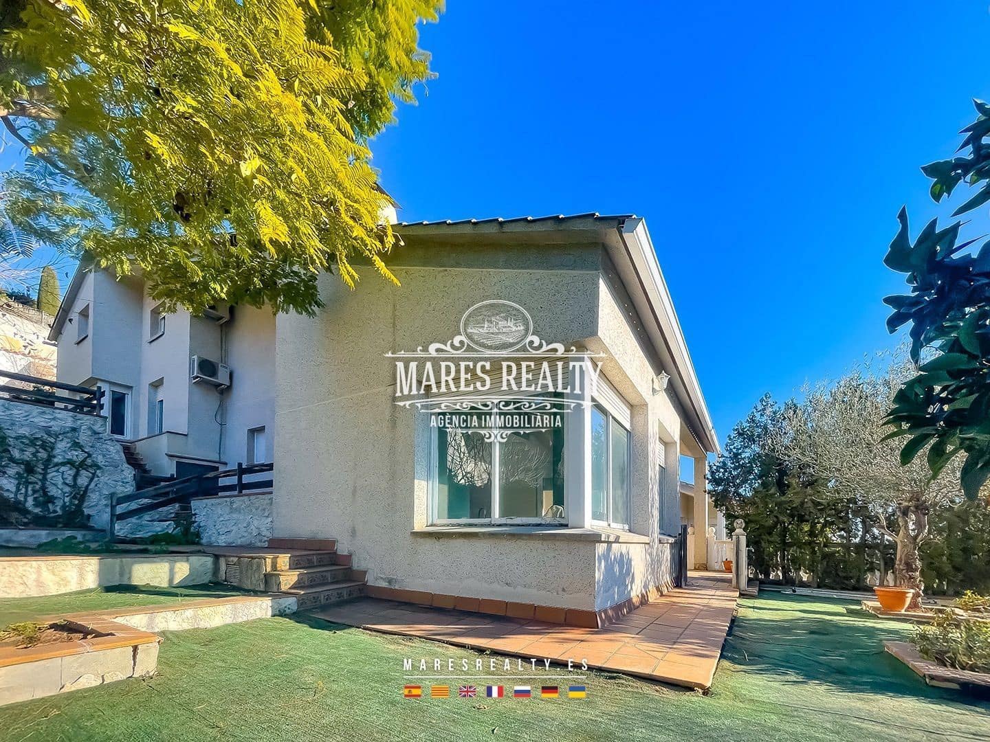 4 soverom Villa til salgs i Orrius med garasje - € 485 000 (Ref: 8783482)