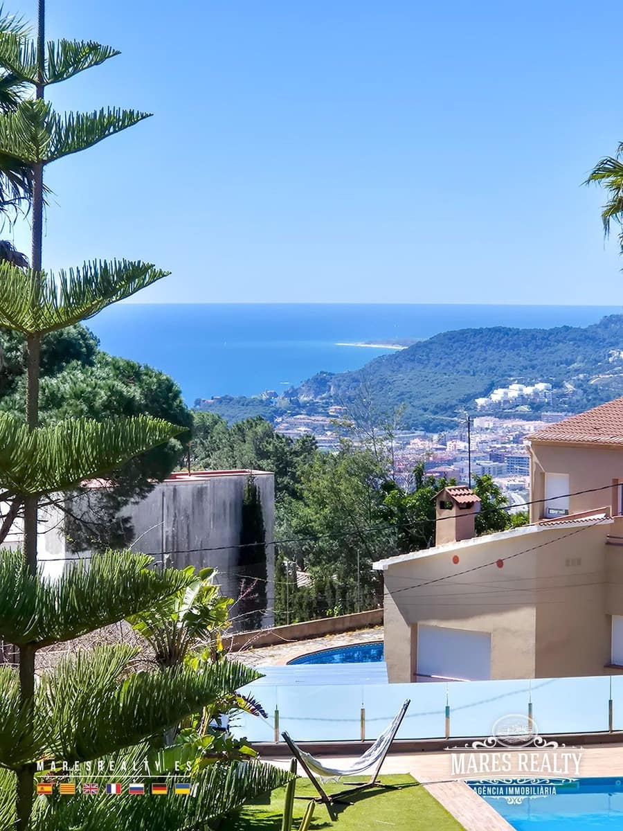 3 soverom Villa til salgs i Lloret de Mar med svømmebasseng garasje - € 480 000 (Ref: 8834120)