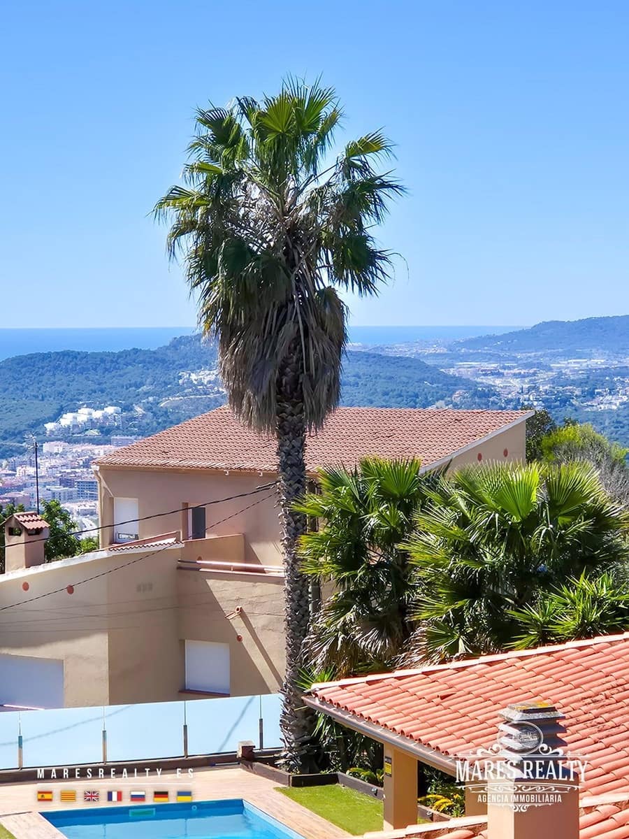 3 soverom Villa til salgs i Lloret de Mar med svømmebasseng garasje - € 480 000 (Ref: 8834120)